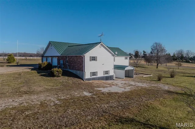 $575,000 | 23598 Falcon Road, Lebanon, MO 65536