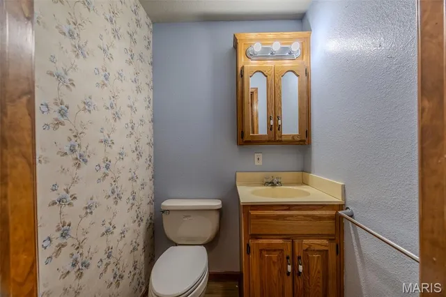 $575,000 | 23598 Falcon Road, Lebanon, MO 65536