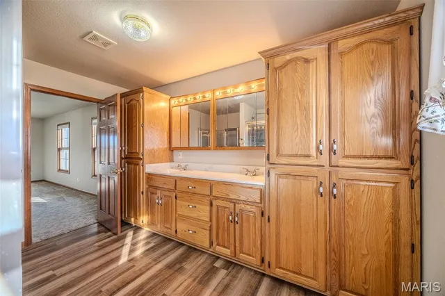 $575,000 | 23598 Falcon Road, Lebanon, MO 65536