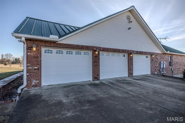 $575,000 | 23598 Falcon Road, Lebanon, MO 65536