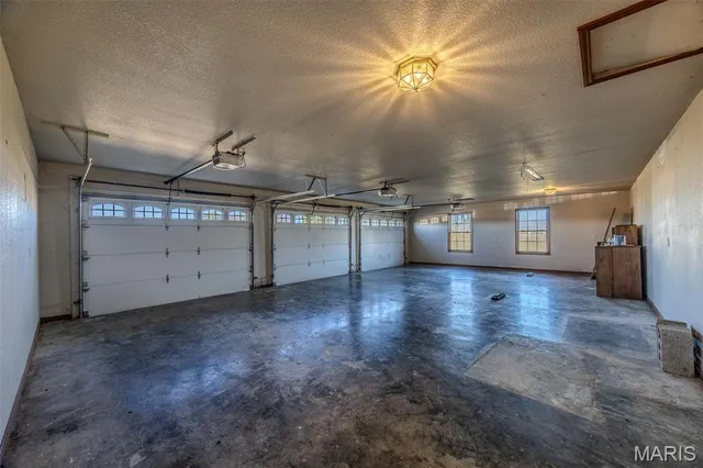 $575,000 | 23598 Falcon Road, Lebanon, MO 65536