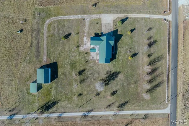 $575,000 | 23598 Falcon Road, Lebanon, MO 65536