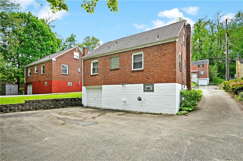 1191 Mifflin Road Pittsburgh, PA 15207 - Photo 3 of 28 The XL driveway provides easy access in and out.