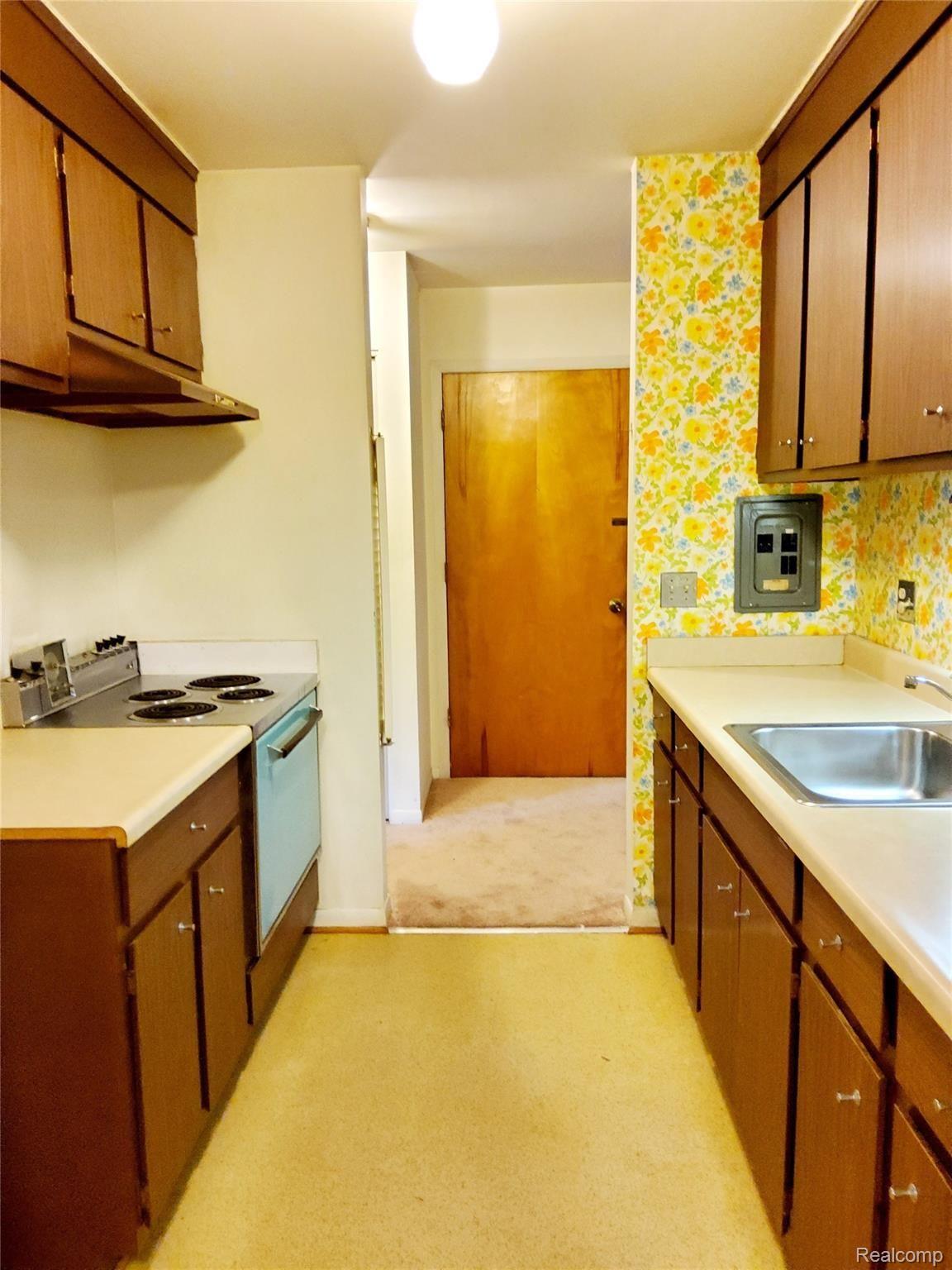 1199 South Sheldon Road, Unit M89 Plymouth, MI 48170 - Photo 10 of 25 KITCHEN