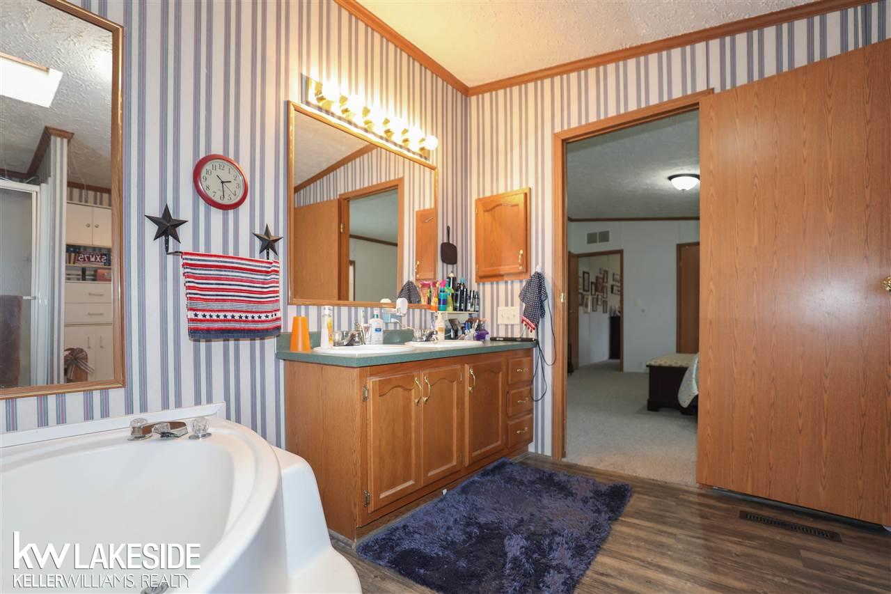 15988 Imlay City Road Capac, MI 48014 - Photo 26 of 37 50001033-25.JPG