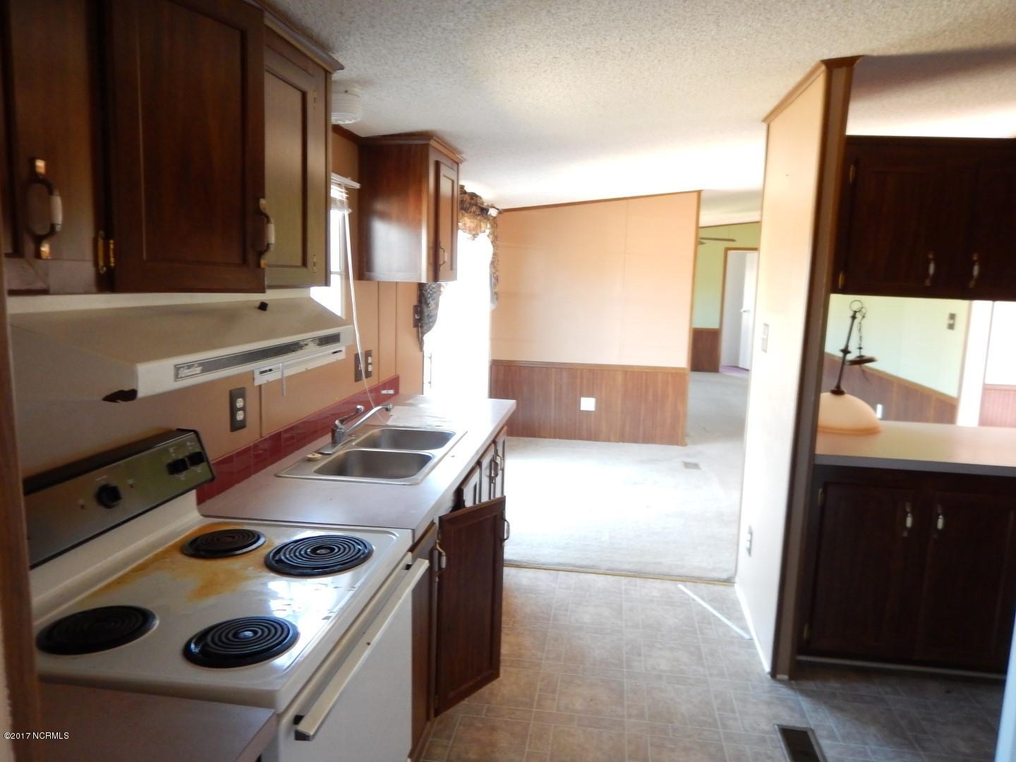 866 Snohan Road Ayden, NC 28513 - Photo 5 of 11 51 KITCHEN