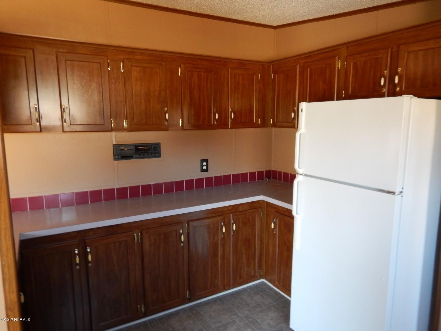 866 Snohan Road Ayden, NC 28513 - Photo 6 of 11 52 KITCHEN