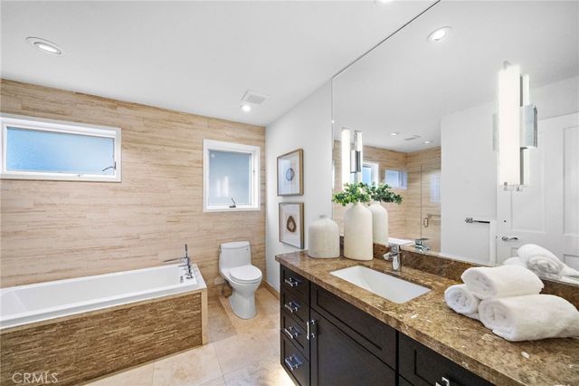 $5,450,000 | 520 Kings Road, Newport Beach, CA 92663