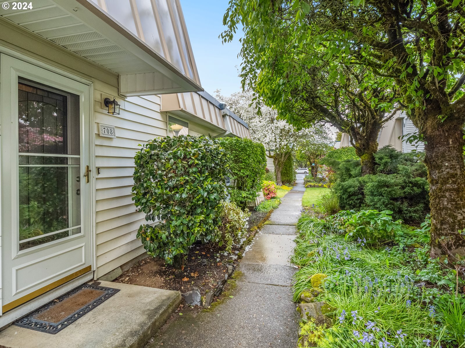 708 Southeast Rene Avenue Gresham, OR 97080 - Photo 1 of 36 Gallery Image 1