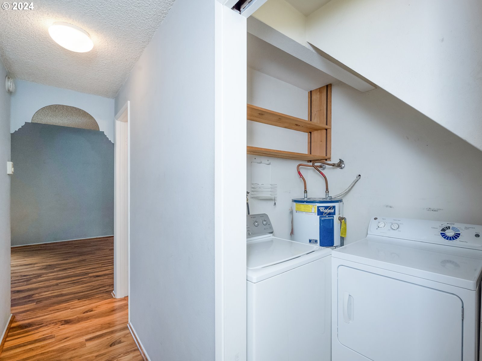 708 Southeast Rene Avenue Gresham, OR 97080 - Photo 11 of 36 Laundry