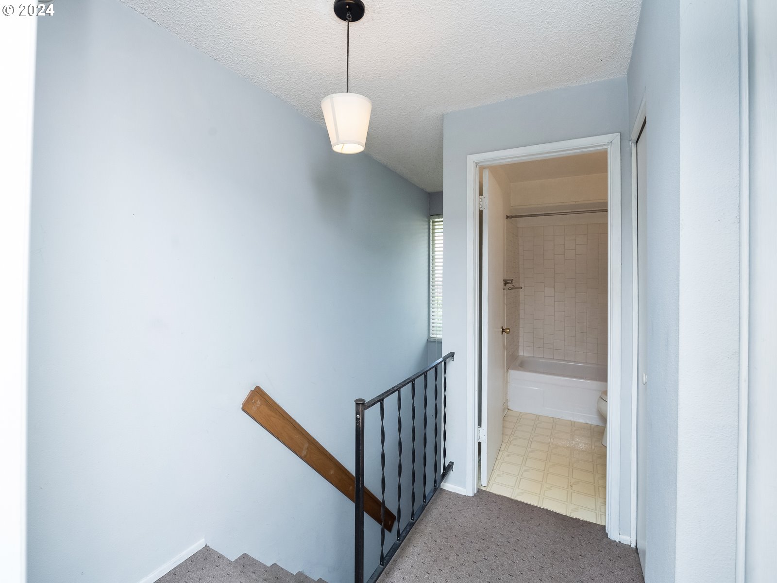 708 Southeast Rene Avenue Gresham, OR 97080 - Photo 18 of 36 Staircase