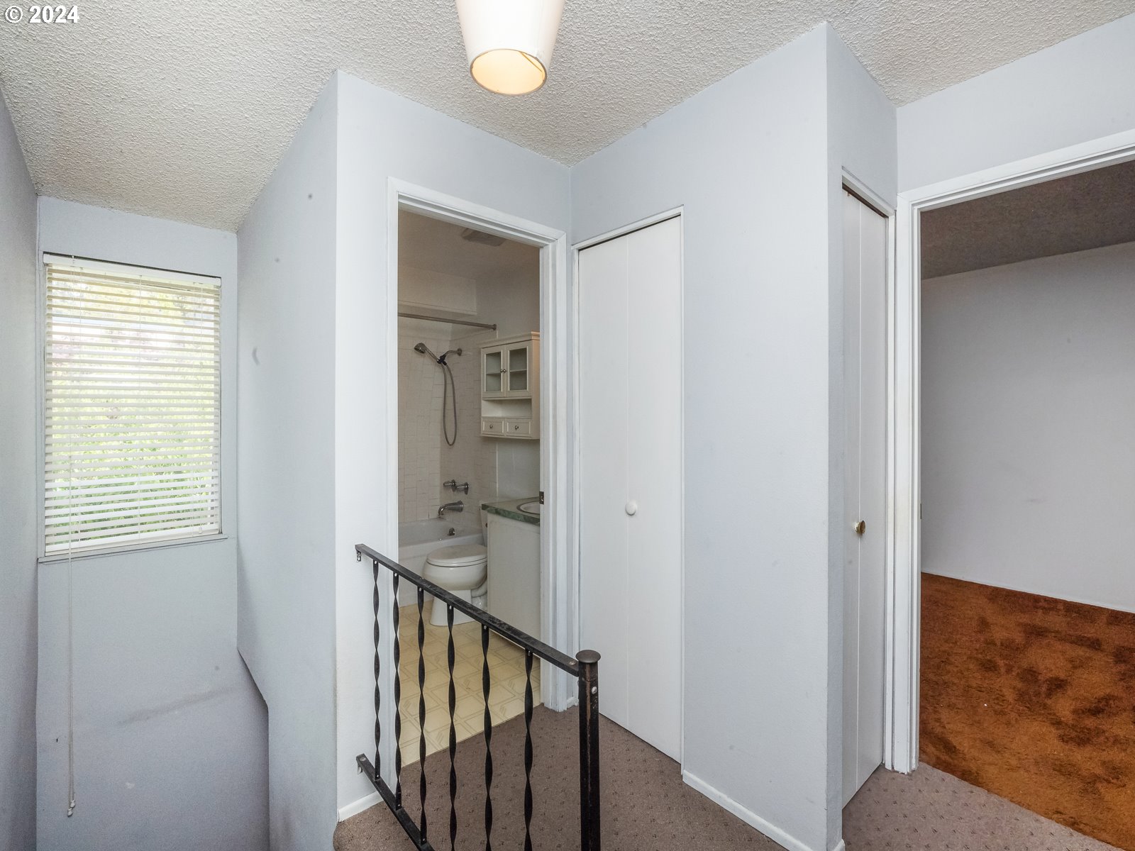 708 Southeast Rene Avenue Gresham, OR 97080 - Photo 19 of 36 Bathroom