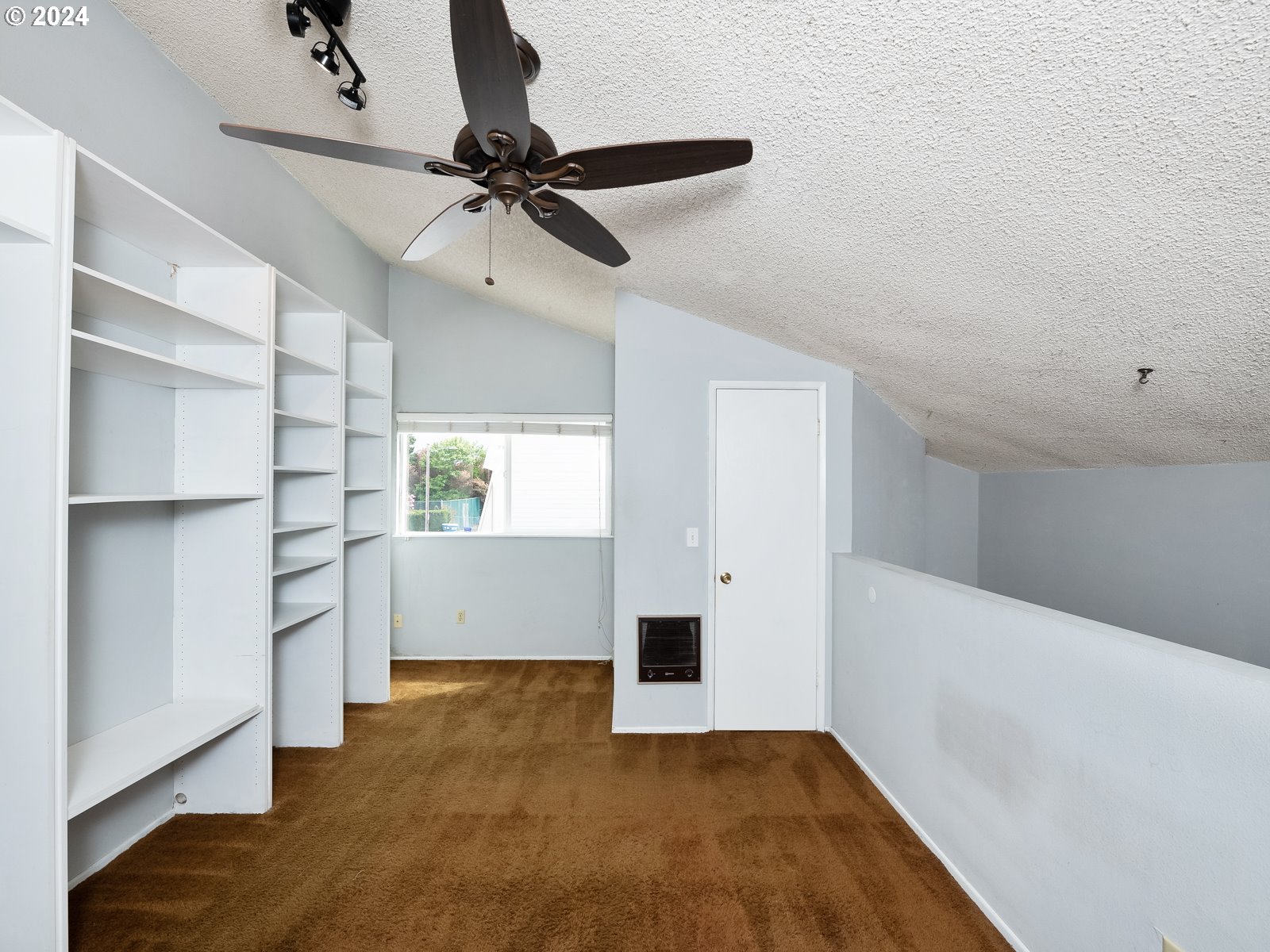 708 Southeast Rene Avenue Gresham, OR 97080 - Photo 22 of 36 Bedroom, Primary