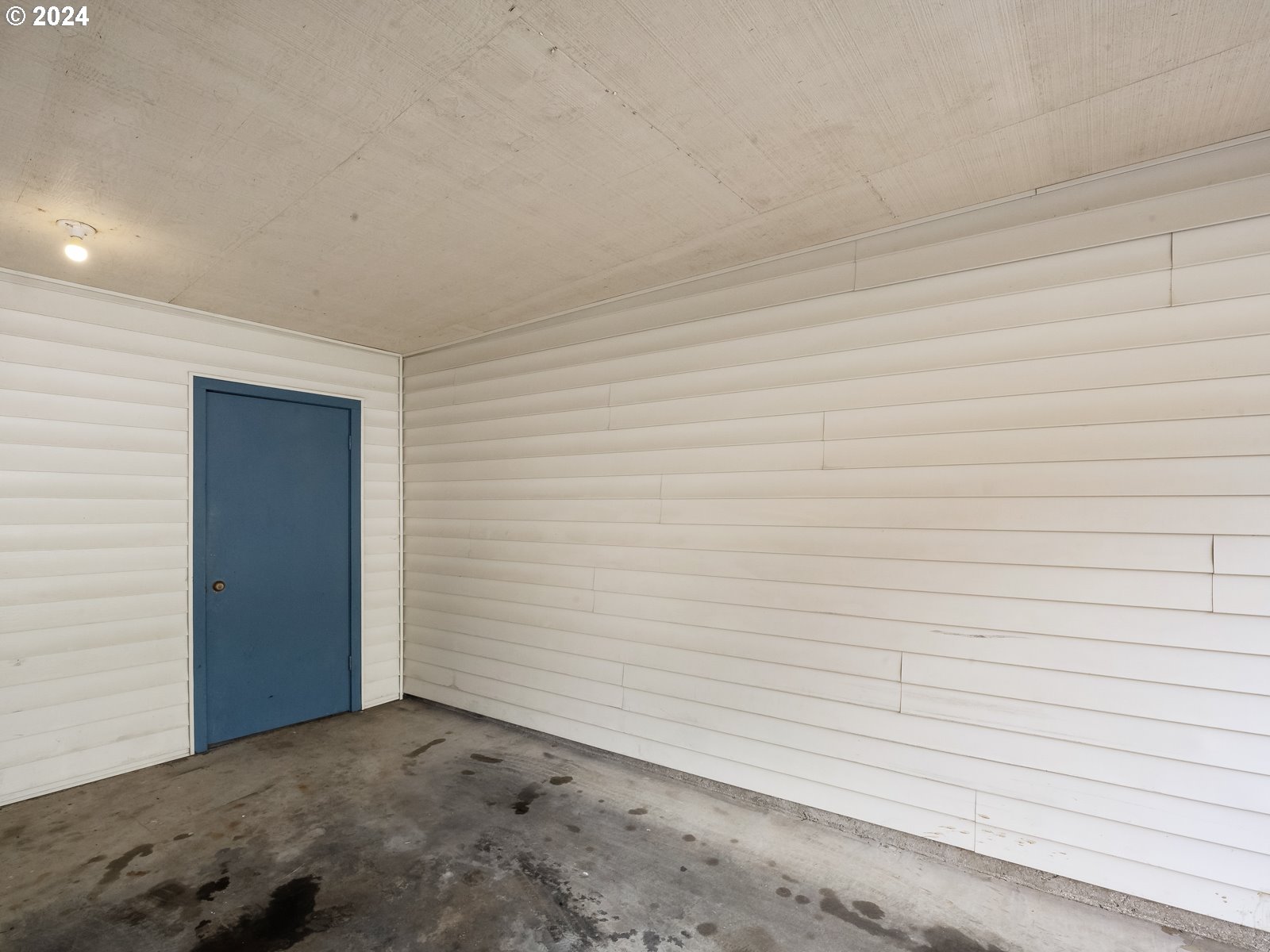 708 Southeast Rene Avenue Gresham, OR 97080 - Photo 35 of 36 Storage