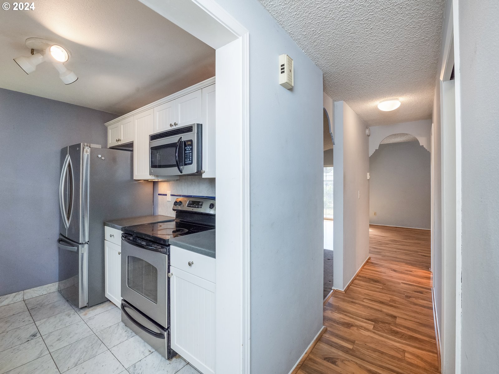 708 Southeast Rene Avenue Gresham, OR 97080 - Photo 5 of 36 Kitchen