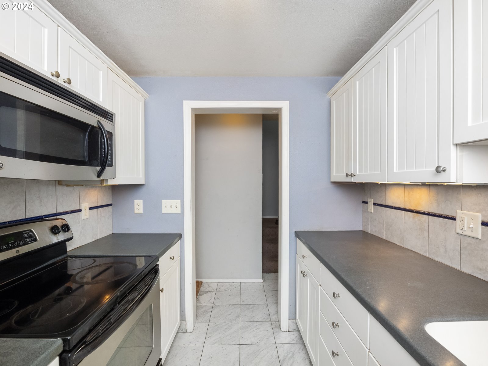 708 Southeast Rene Avenue Gresham, OR 97080 - Photo 6 of 36 Kitchen