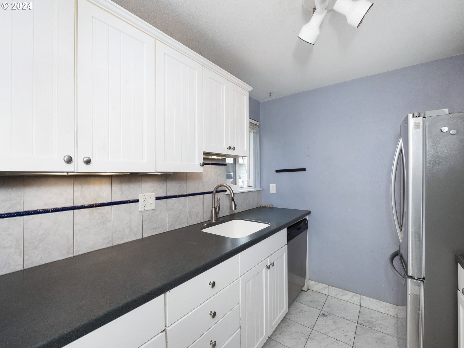 708 Southeast Rene Avenue Gresham, OR 97080 - Photo 8 of 36 Kitchen