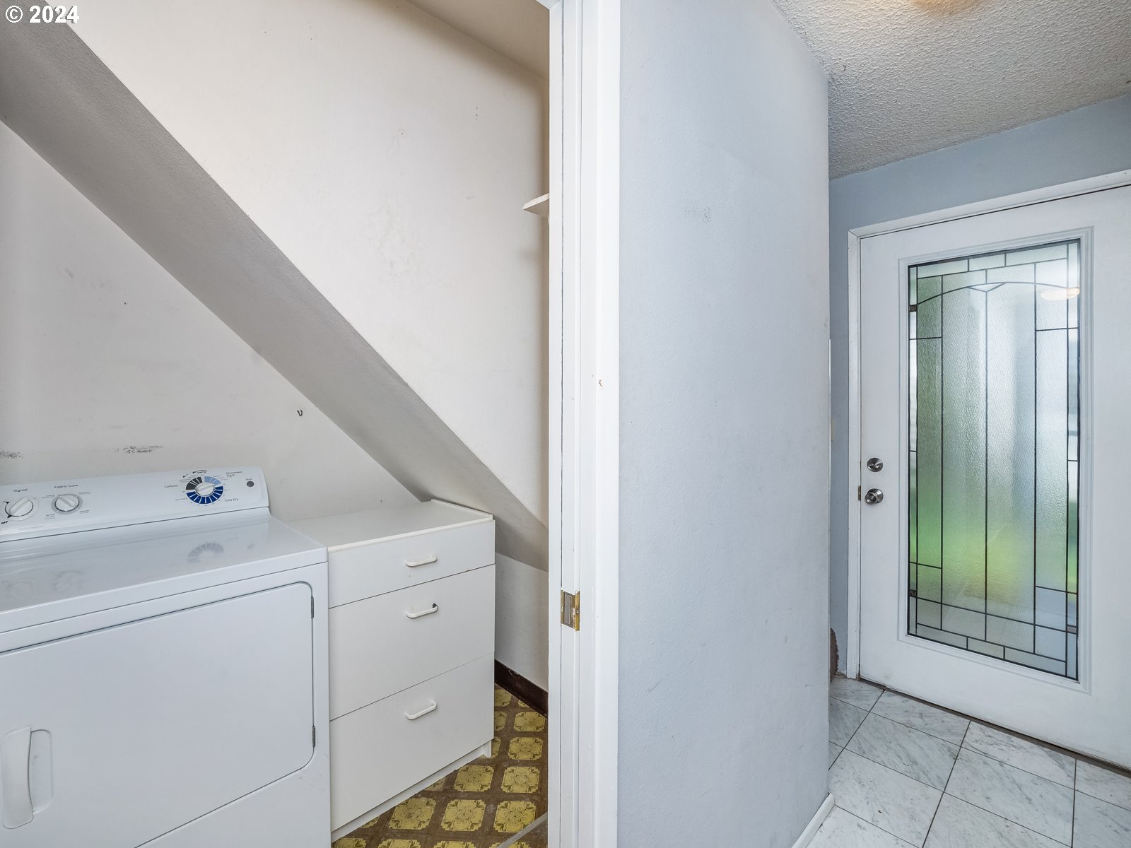 708 Southeast Rene Avenue Gresham, OR 97080 - Photo 10 of 36 Laundry
