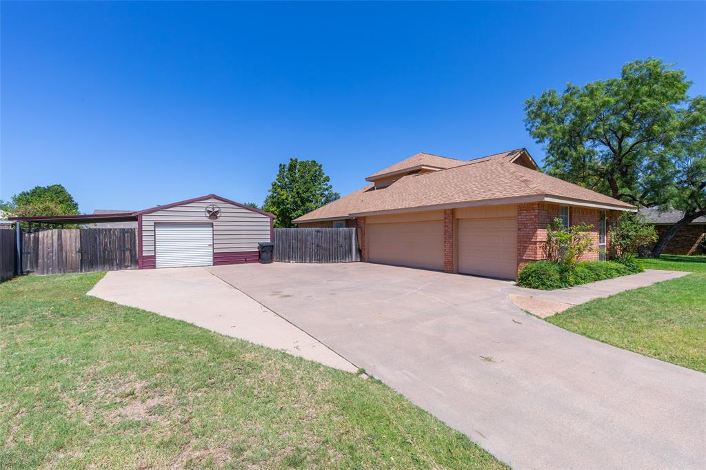 1026 Reeves Street Abilene, TX 79602 - Photo 4 of 38