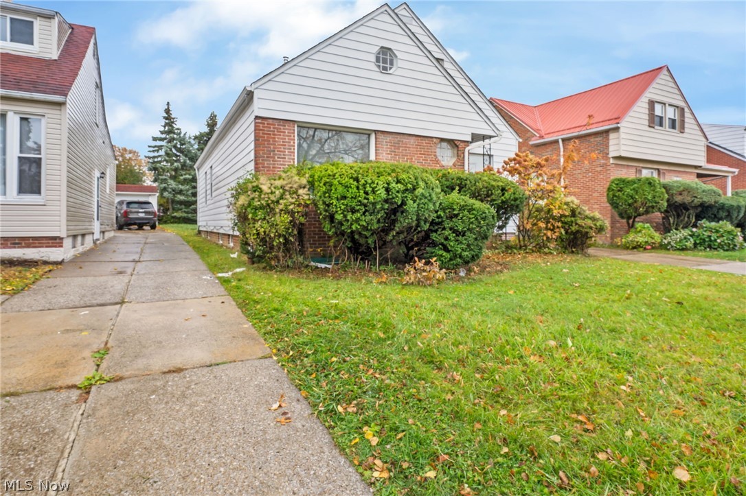4066 Stonehaven Road Cleveland, OH 44121 - Photo 3 of 21