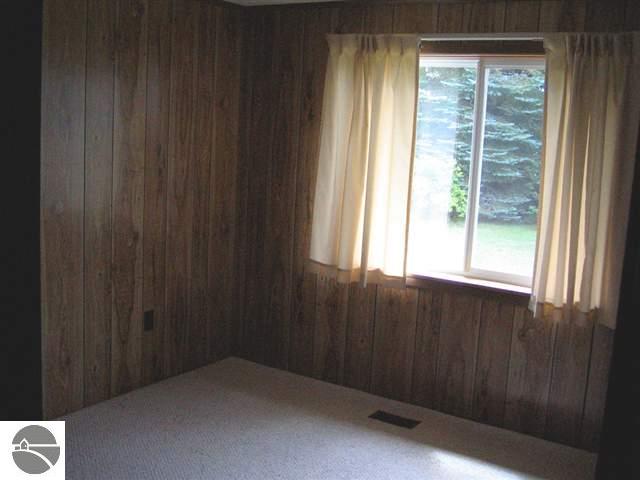 10151 East Fort Road Suttons Bay, MI 49682 - Photo 16 of 23 1730016-15.JPG