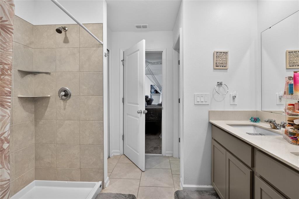 545 Bell Prairie Circle Lake Wales, FL 33859 - Photo 20 of 42 a bathroom with a sink and a mirror