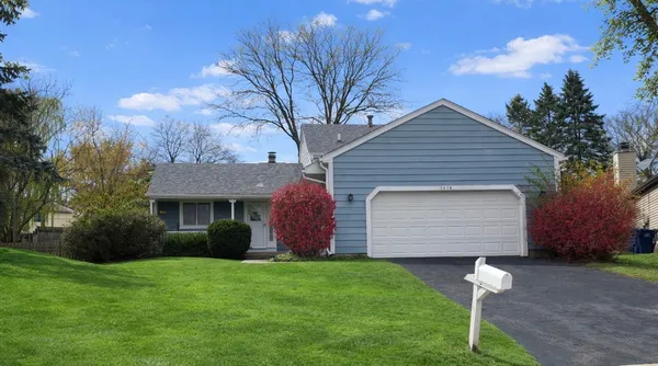 $359,900 | 1418 Deer Run Road, Gurnee, IL 60031