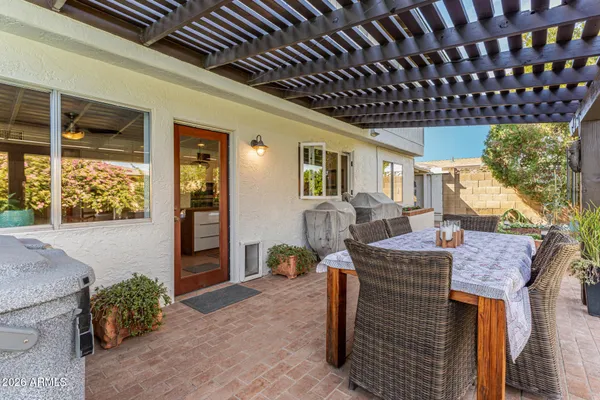 a view of a yard with a house