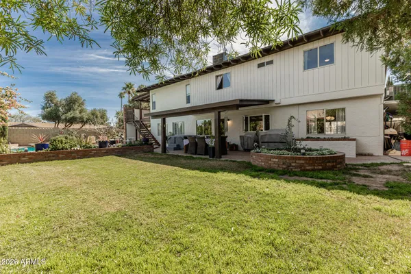a view of a house with backyard