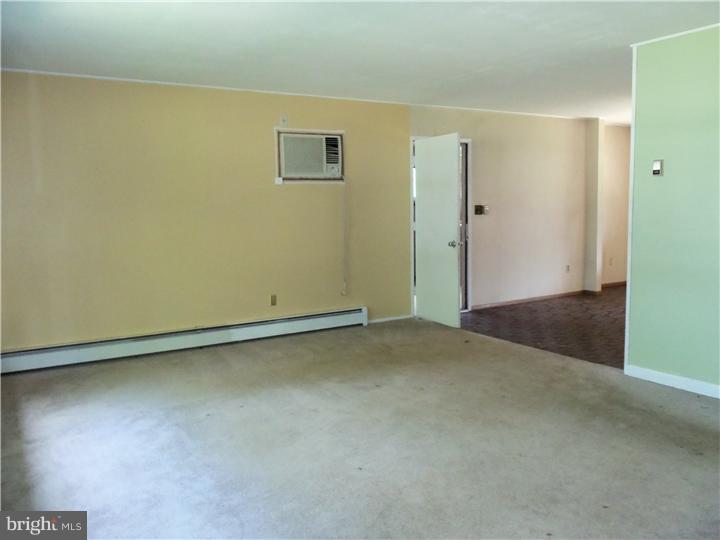19 Crystal Road Levittown, PA 19057 - Photo 2 of 9 Gallery Image 2
