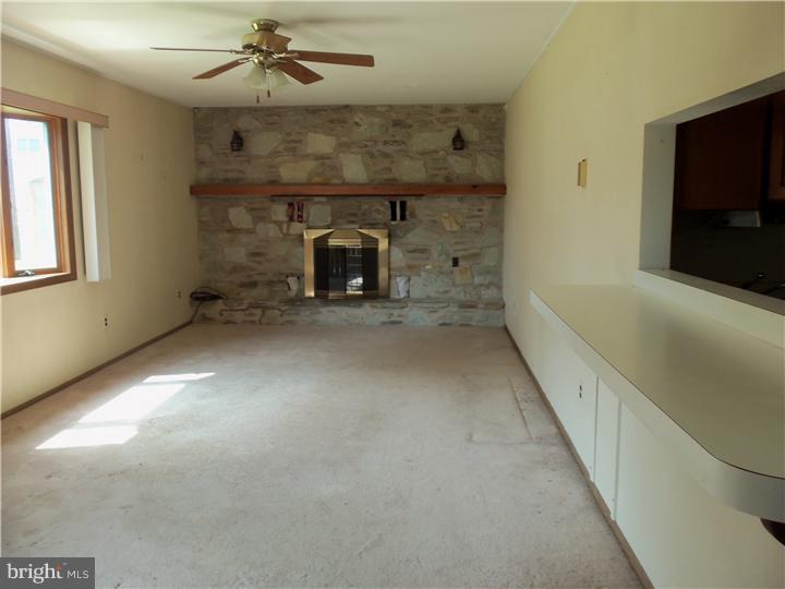 19 Crystal Road Levittown, PA 19057 - Photo 4 of 9 Gallery Image 4