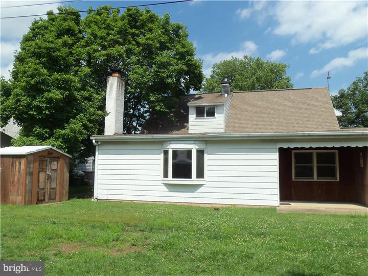 19 Crystal Road Levittown, PA 19057 - Photo 5 of 9 Exterior Back