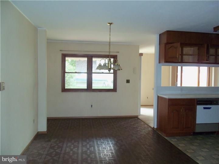 19 Crystal Road Levittown, PA 19057 - Photo 6 of 9 Gallery Image 6