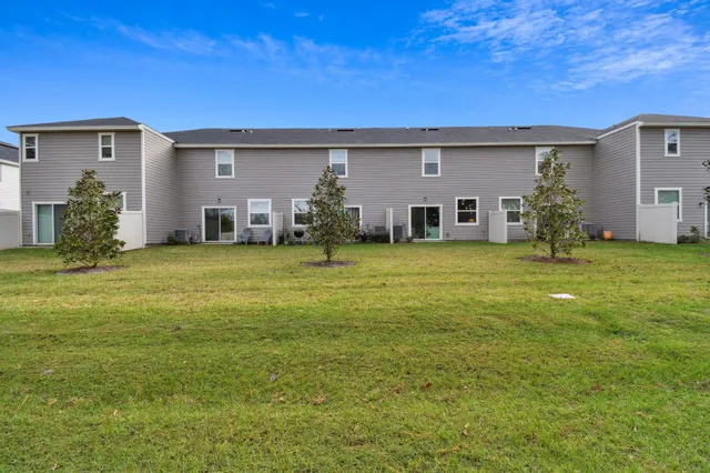 a view of a yard in front of house