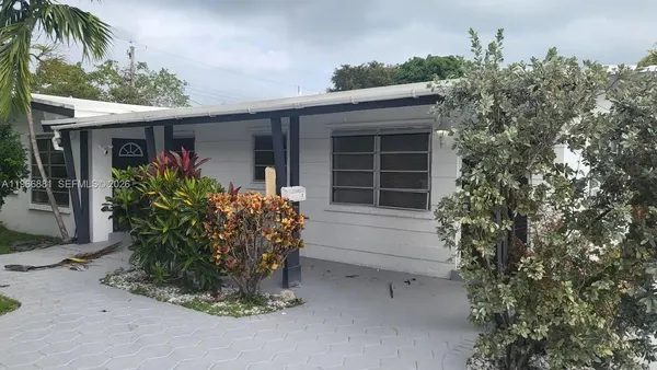 $2,050 | 821 Northeast 6th Street, Unit 1, Hallandale Beach, FL 33009