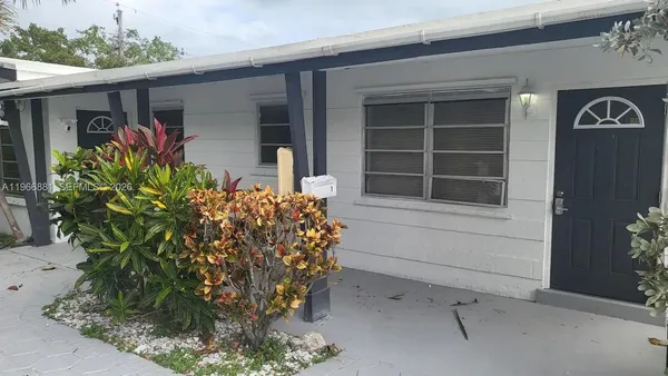 $2,050 | 821 Northeast 6th Street, Unit 1, Hallandale Beach, FL 33009