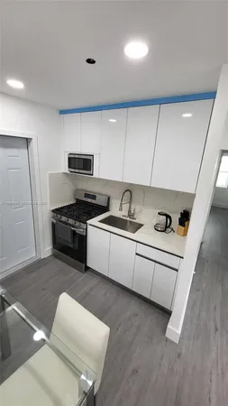 $2,050 | 821 Northeast 6th Street, Unit 1, Hallandale Beach, FL 33009