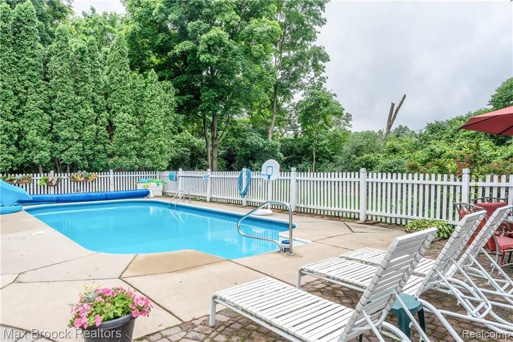 36186 Fredericksburg Road Farmington Hills, MI 48331 - Photo 26 of 38