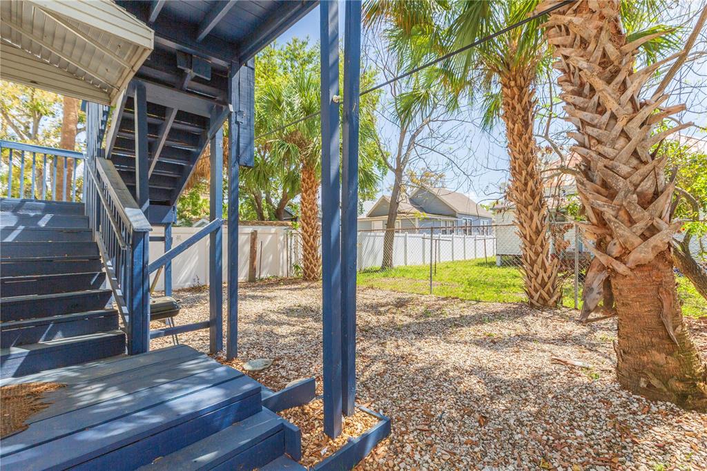 2322 West Cherry Street Tampa, FL 33607 - Photo 10 of 36 a view of backyard with green space