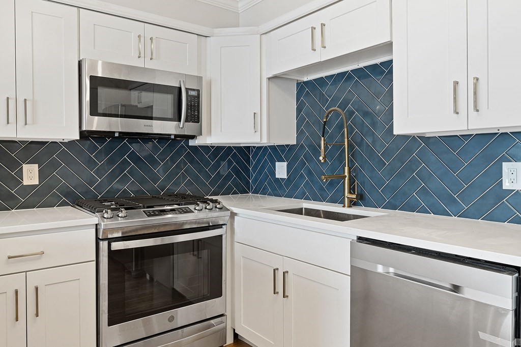 16 Breakwater Cove, Unit 16 Chelsea, MA 02150 - Photo 3 of 15