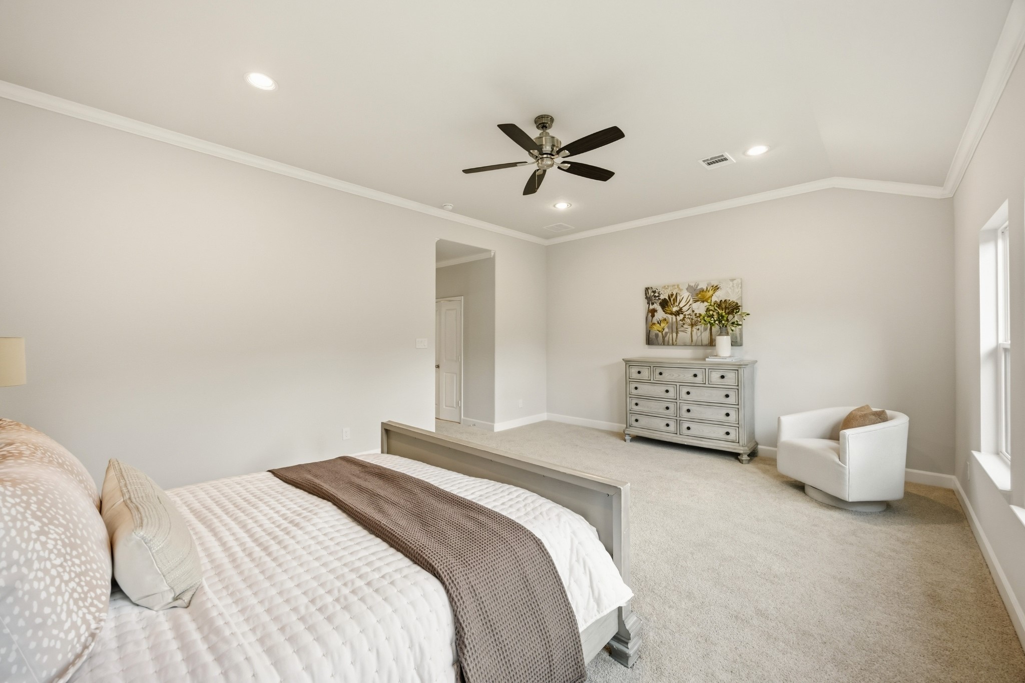 4317 Roseland Street, Unit B Houston, TX 77006 - Photo 17 of 29 Ample space accommodates a king-size bed effortlessly, affirming the primary bedroom as a suite of grand proportions.