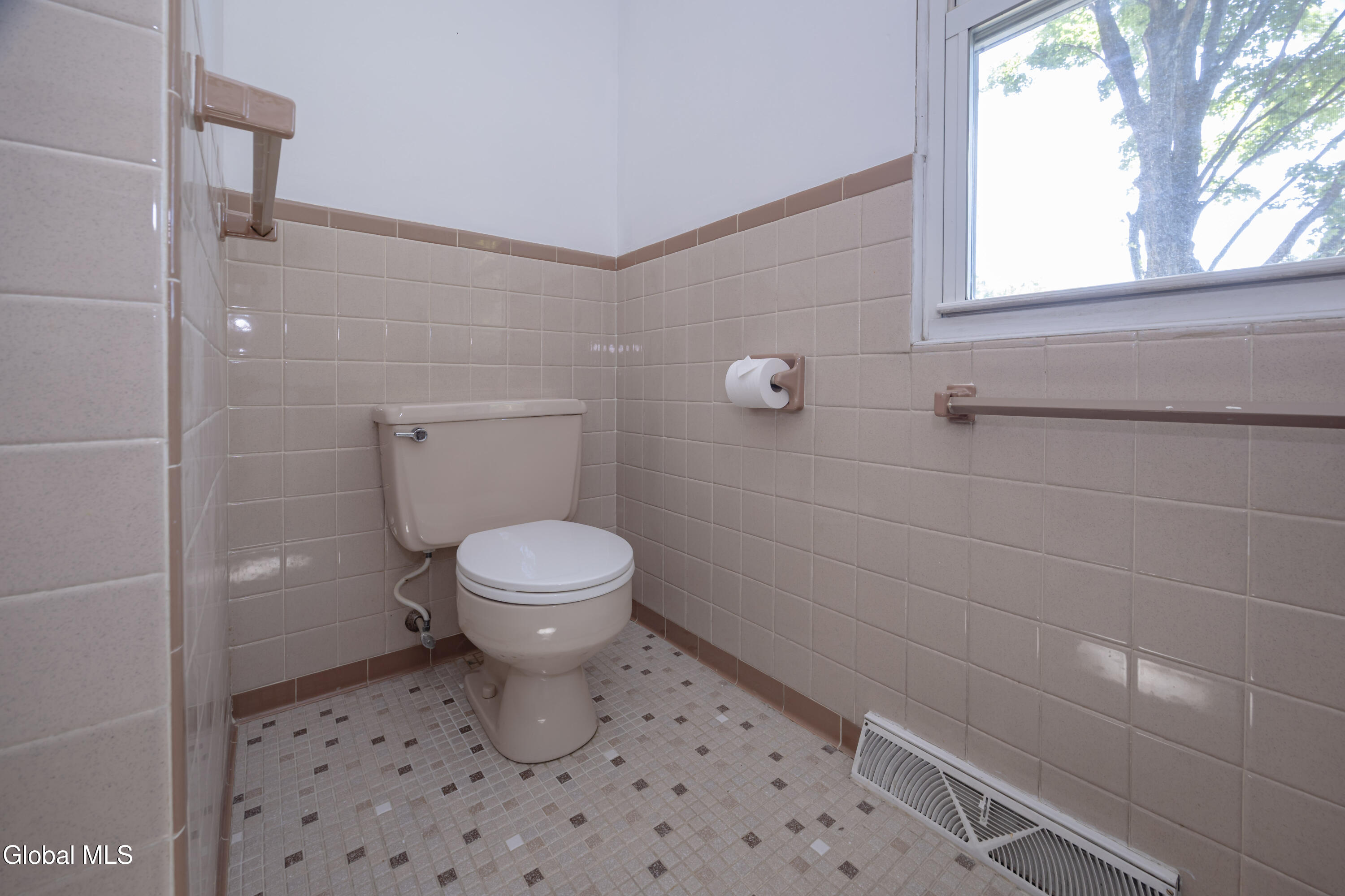 6 County View Road Colonie, NY 12110 - Photo 24 of 49 22-0D2A9660