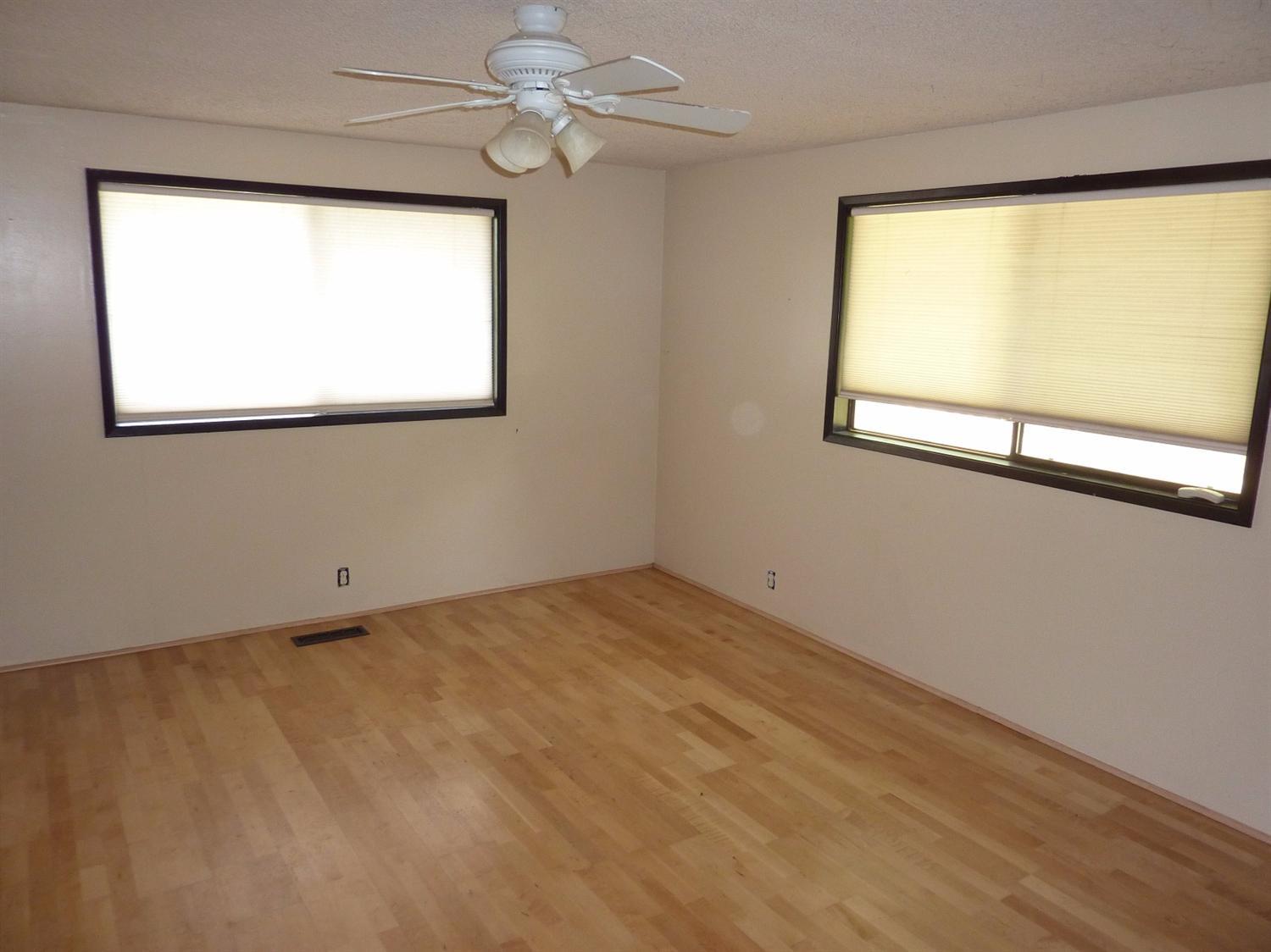 1150 South Stage Road Medford, OR 97501 - Photo 6 of 16 Gallery Image 6