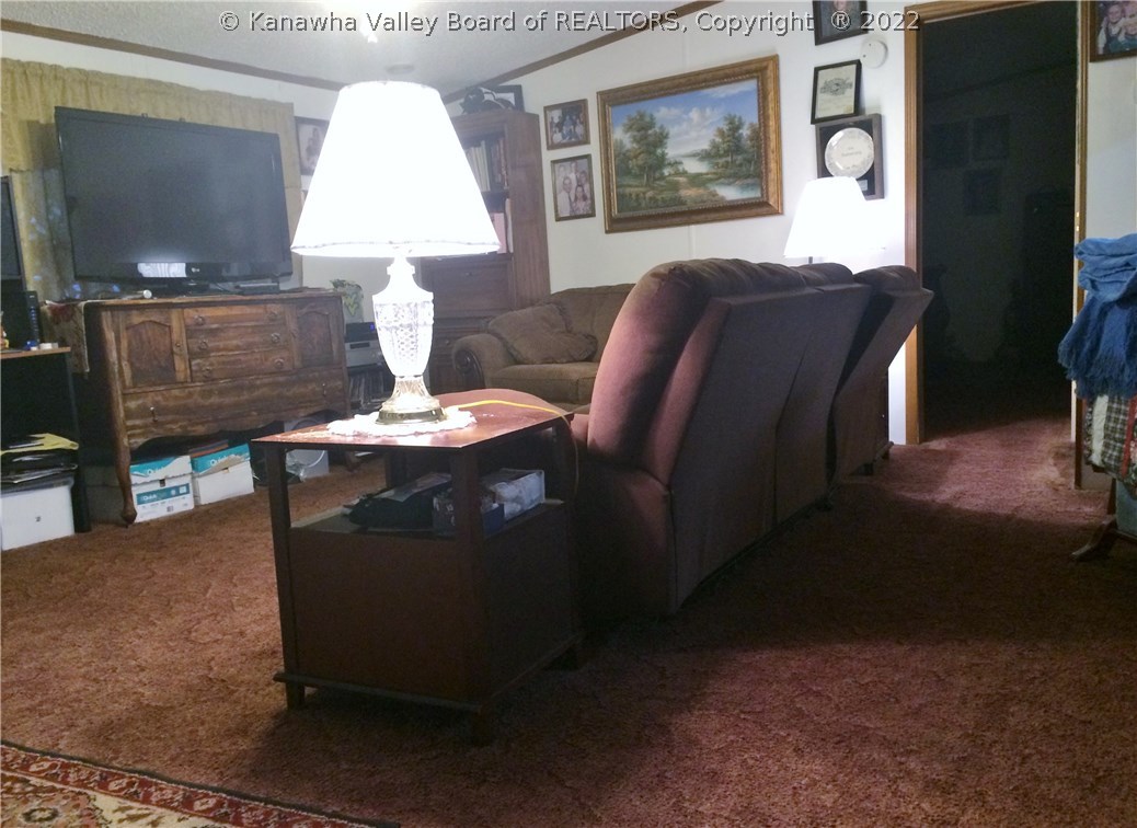 3551 Charleston Road Poca, WV 25159 - Photo 3 of 14 Living room