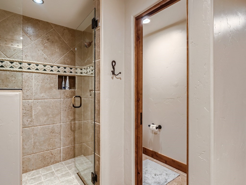 1817 Falcon Drive Silverthorne, CO 80498 - Photo 34 of 37 a bathroom with a mirror