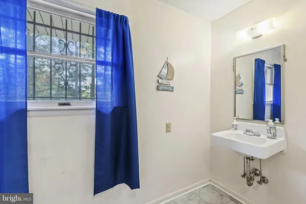 $2,600 | 638 Westwood Drive, Aberdeen, MD 21001