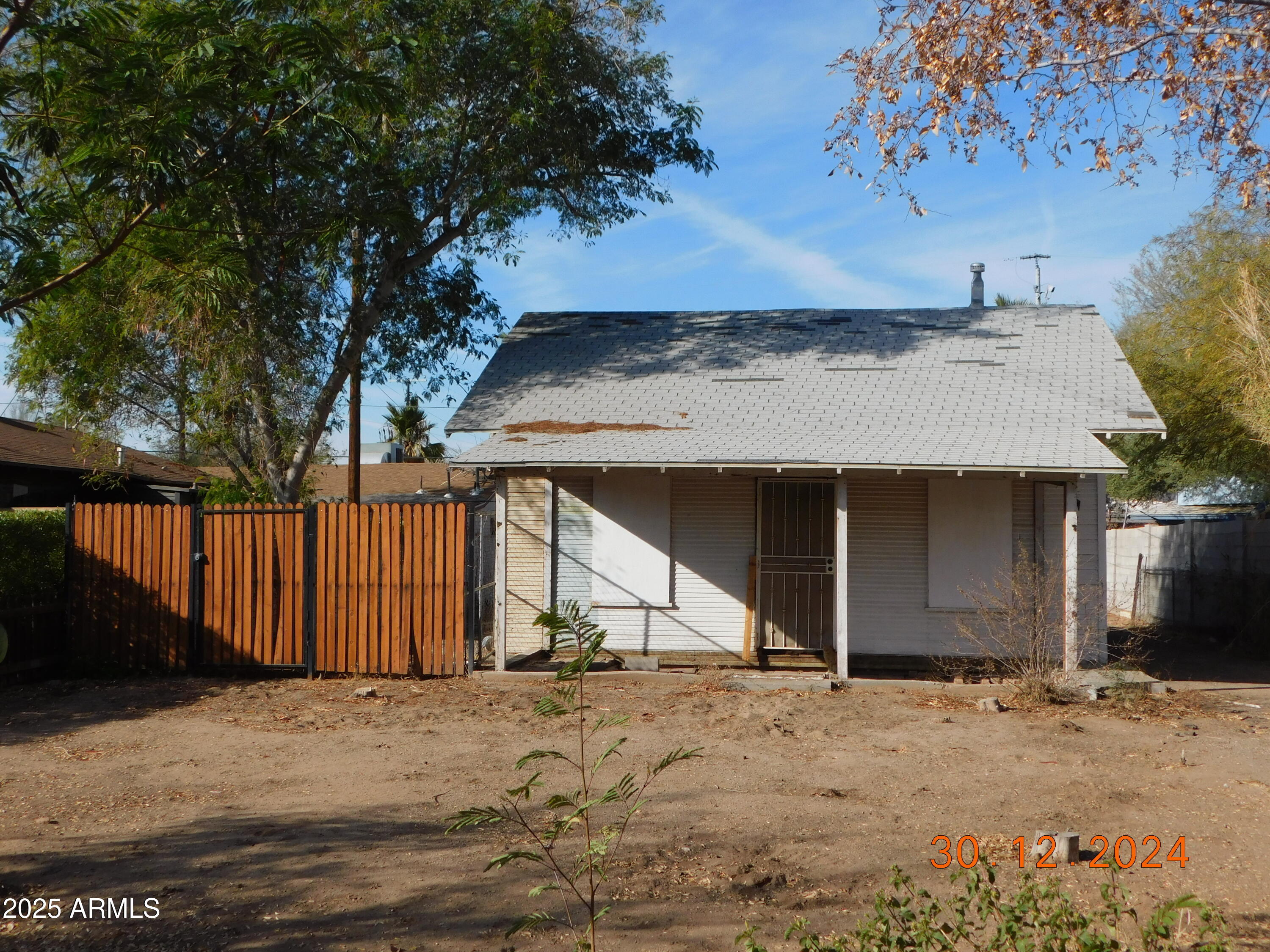 2206 North 11th Street Phoenix, AZ 85006 - Photo 1 of 10 a view of a backyard