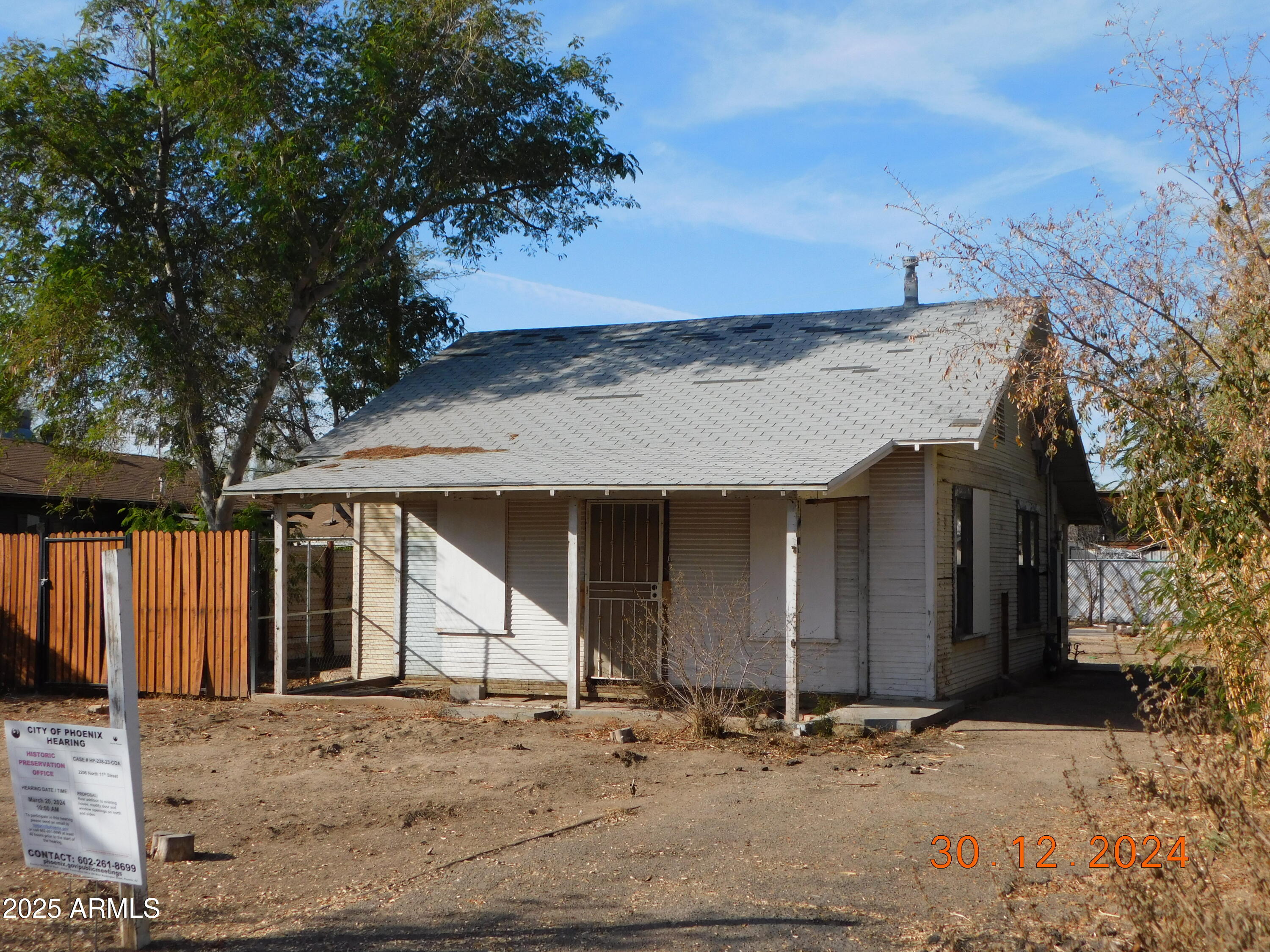 2206 North 11th Street Phoenix, AZ 85006 - Photo 3 of 10 front view of a house