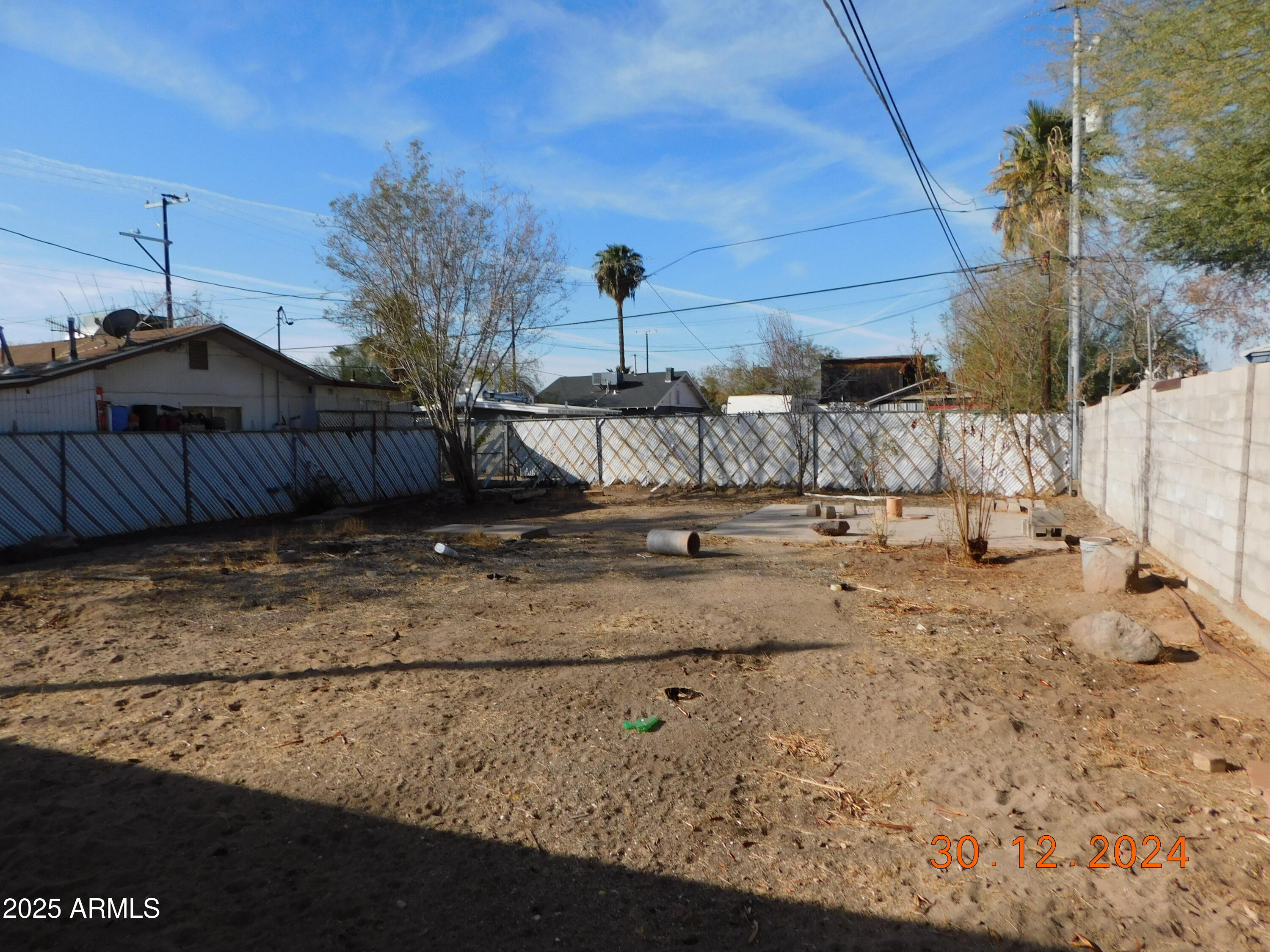 2206 North 11th Street Phoenix, AZ 85006 - Photo 5 of 10 a view of a backyard of a house