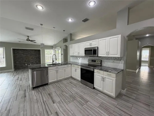 $2,800 | 1211 Dew Bloom Road, Brandon, FL 33511